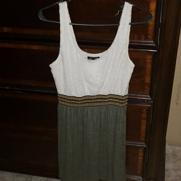 Casual dress - Picture 1 of 2